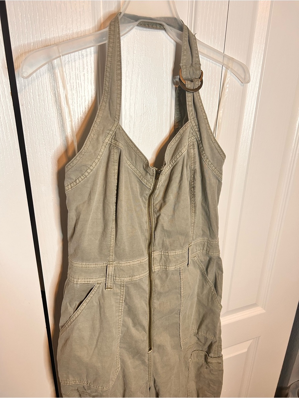 American Eagle Outfitters Women’s Large Olive Halter Utility Cargo Jumpsuit NWT - Picture 3 of 7